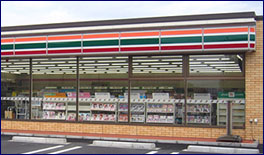 コンビニの防虫フィルム施工画像